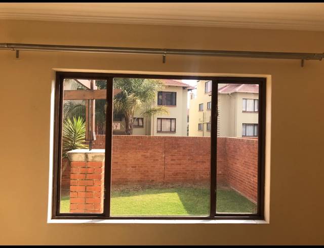 2 BEDROOM APARTMENT RENTED IN SUNNINGHILL